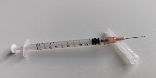 應(yīng)用一次性注射器開展小孩胸骨脊髓穿刺的操作步驟