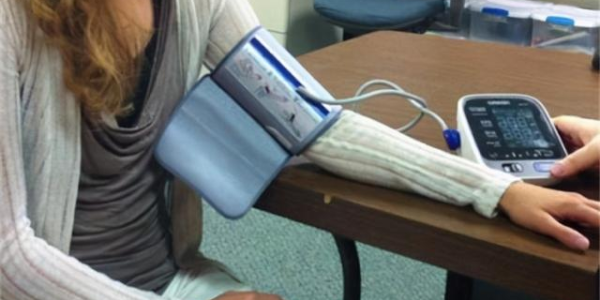 為什么電子血壓計測的血壓越來越低